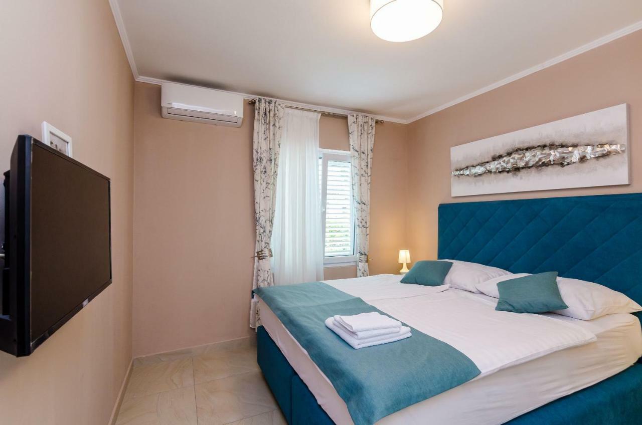 Jelena Apartman *